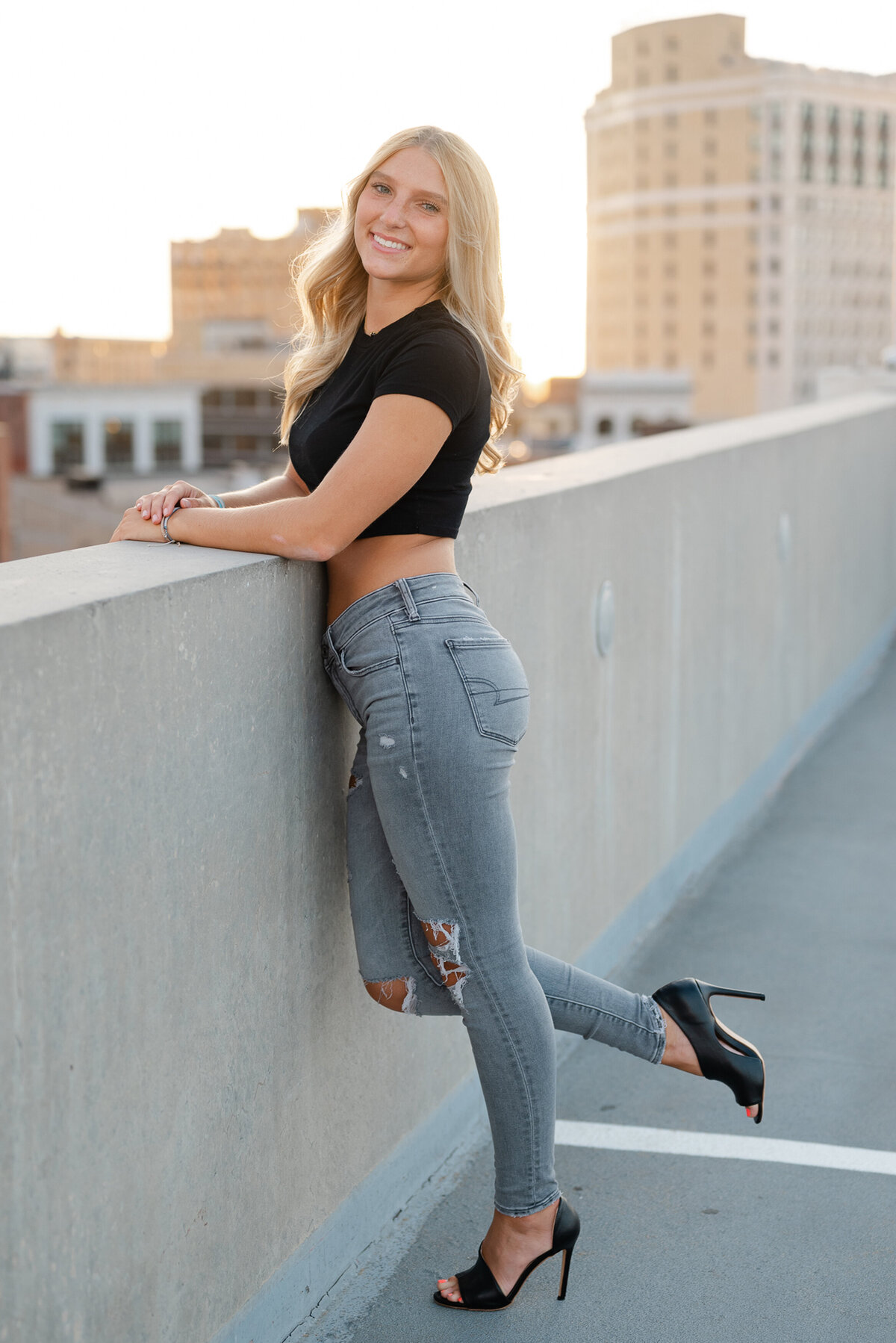 detroit-skyline-graduation-picture
