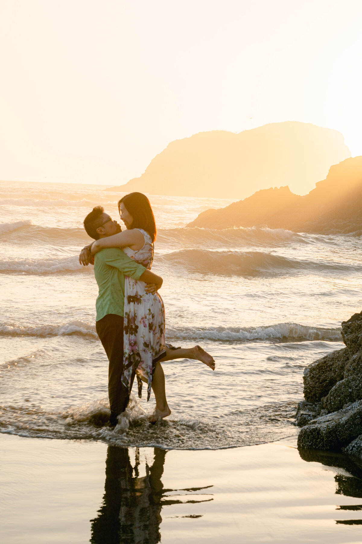 chapman-state-beach-cannon-or-engagment-chantal-sokhorn-photography-kissing