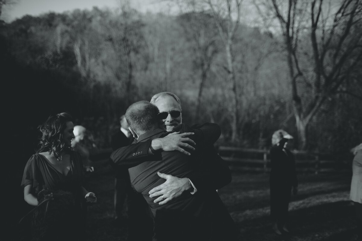 LaCrosse-Wisconsin-Norskedalen-Backyard-Wedding14