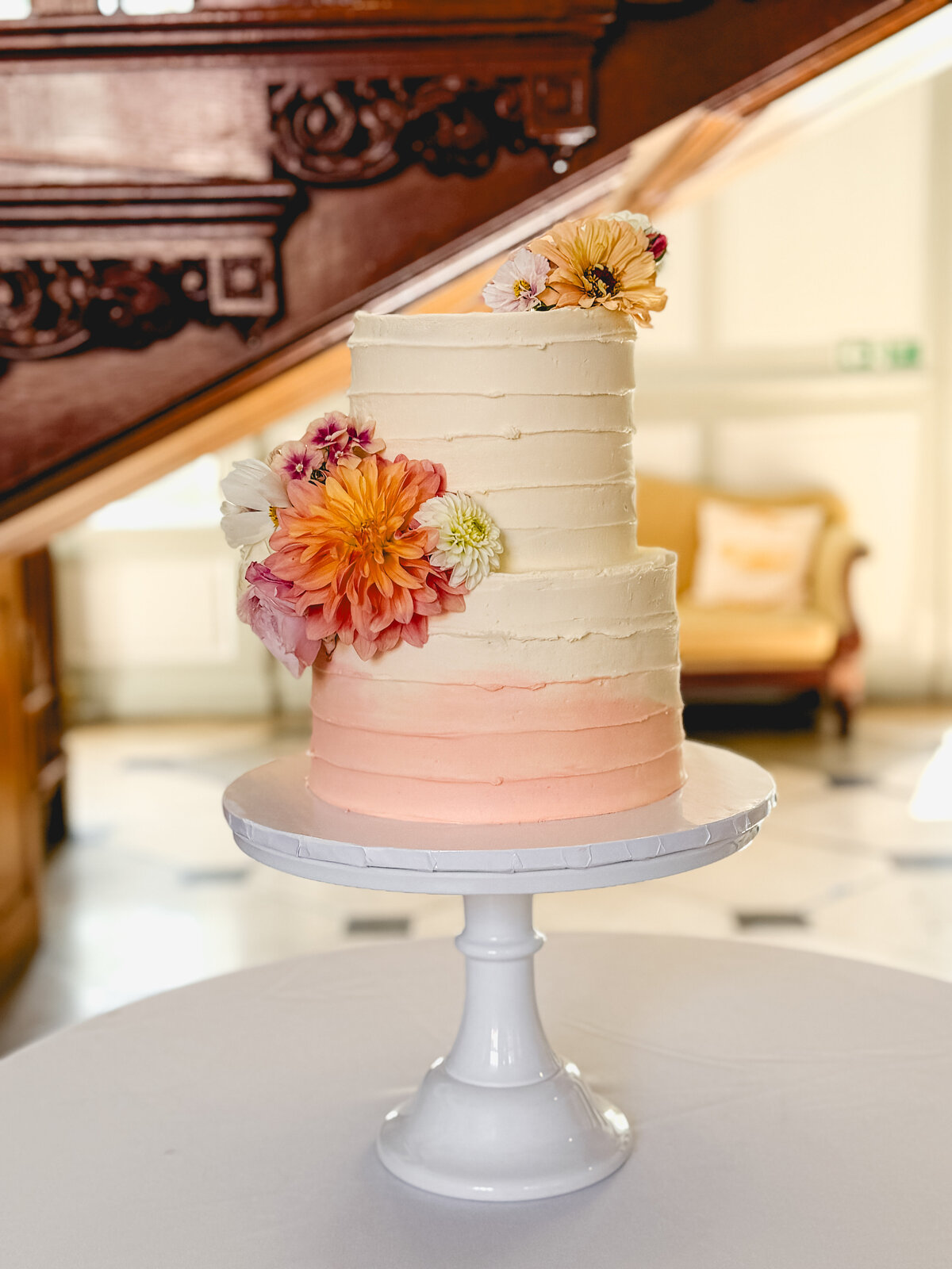 layers-graces-weddingcake-twotier-flowers-buttercream-pallet-knife-2