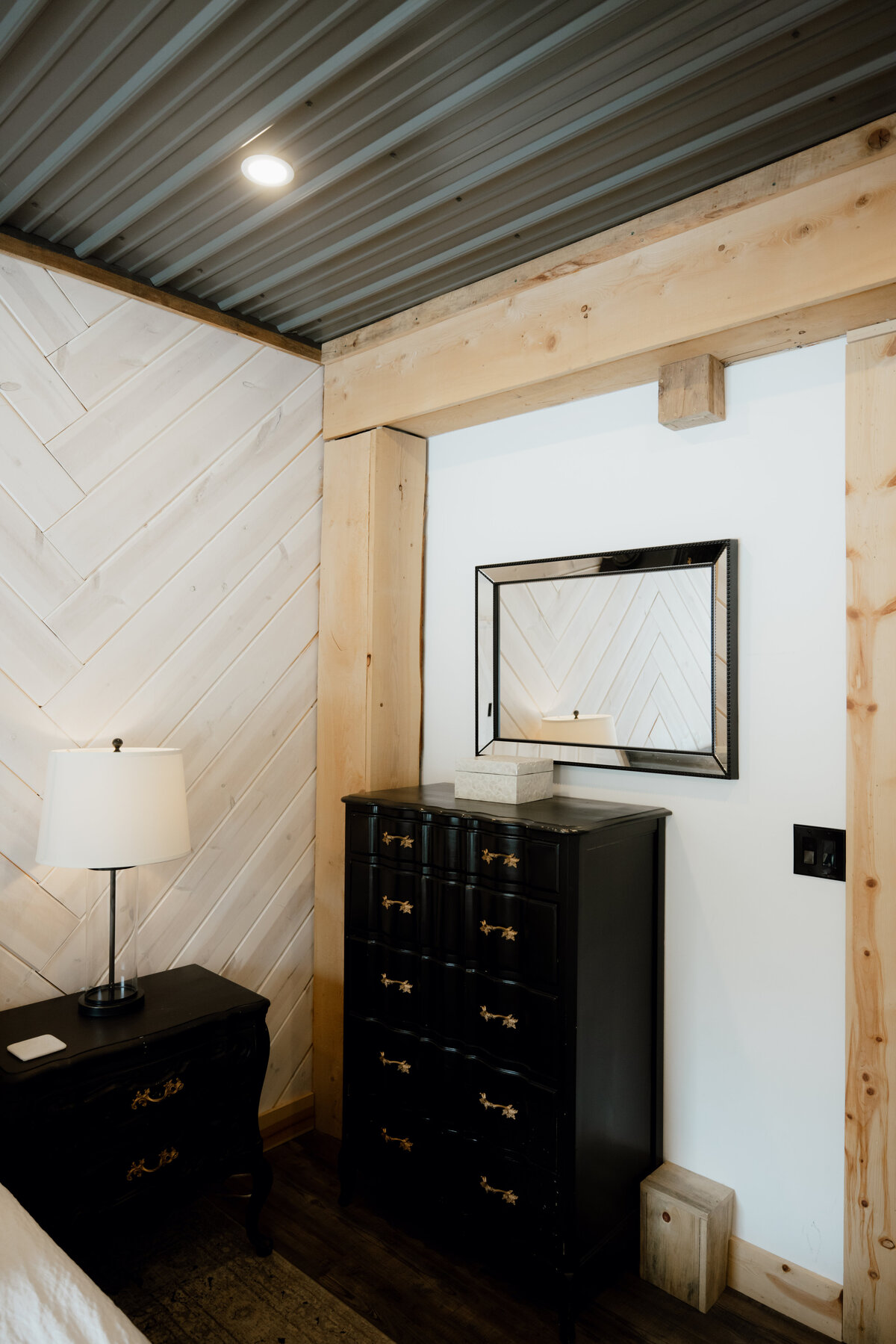Bear-Ridge-Destination-barndo-suites-rosie-photo-video-7