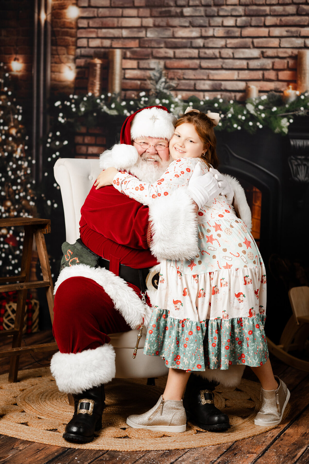 Cave Springs Holiday photographer, Santa Photos near me NW Arkansas, holiday portrait studio