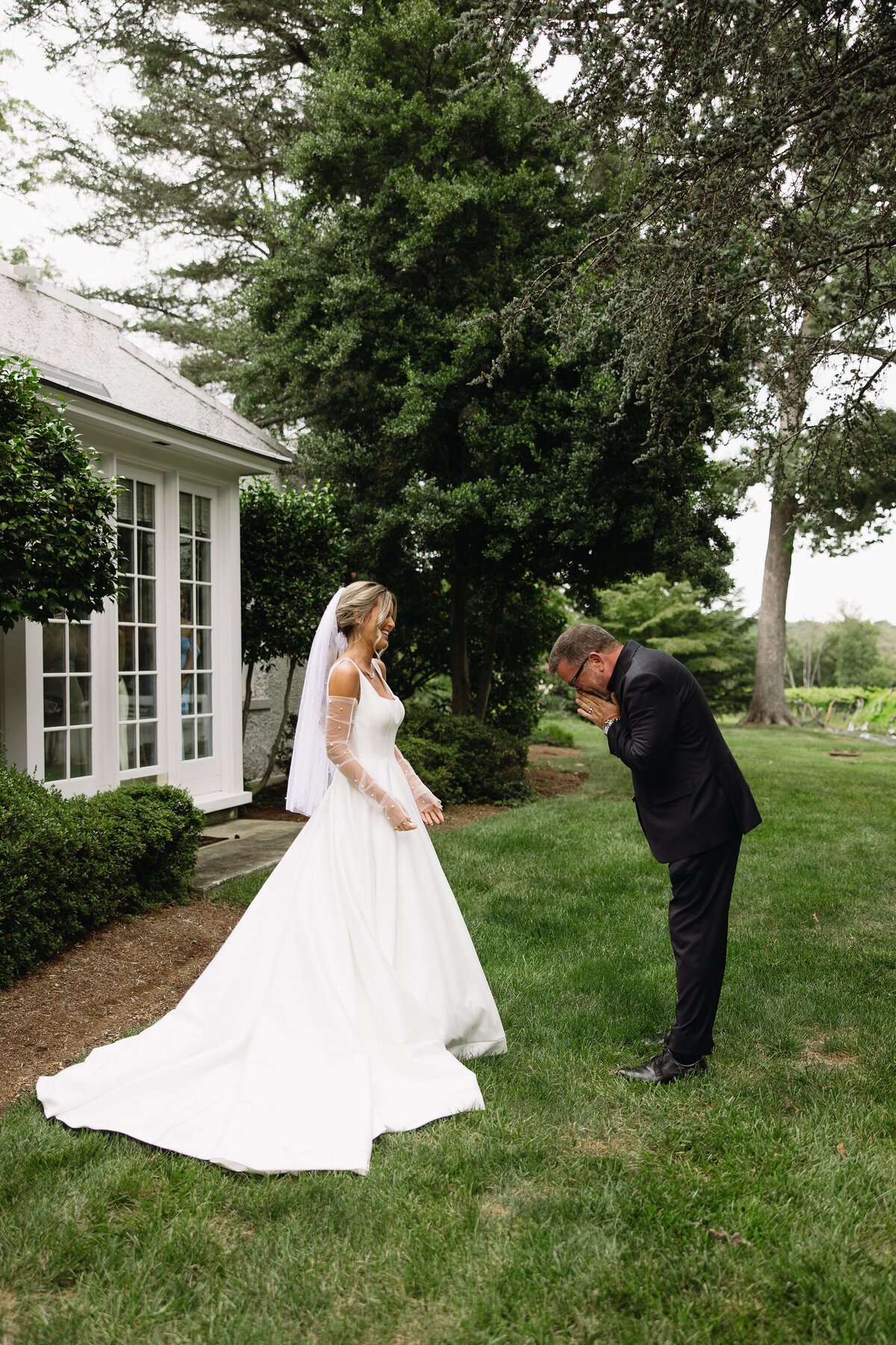 Outdoor Wedding by Virginia Wedding Photographer