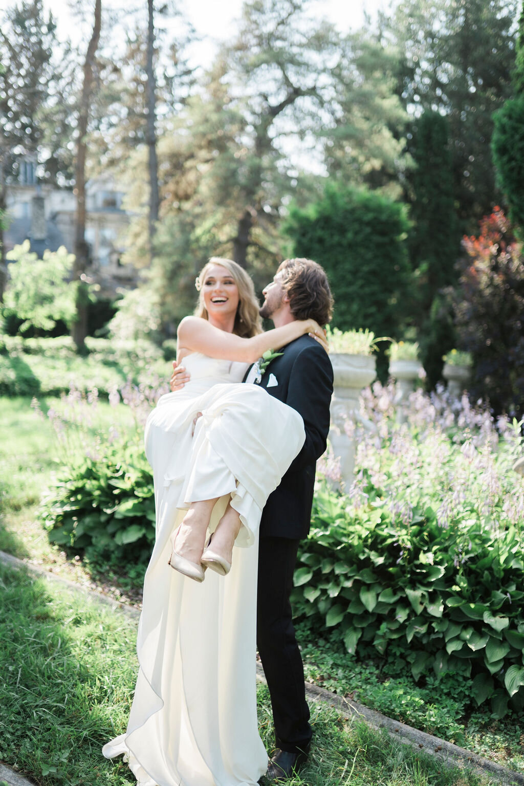 2135 Lisa Vigliotta Photography Cranberry Creek Gardens  Cinematic Fine Art Luxury Destination Wedding Photographer Toronto Europe