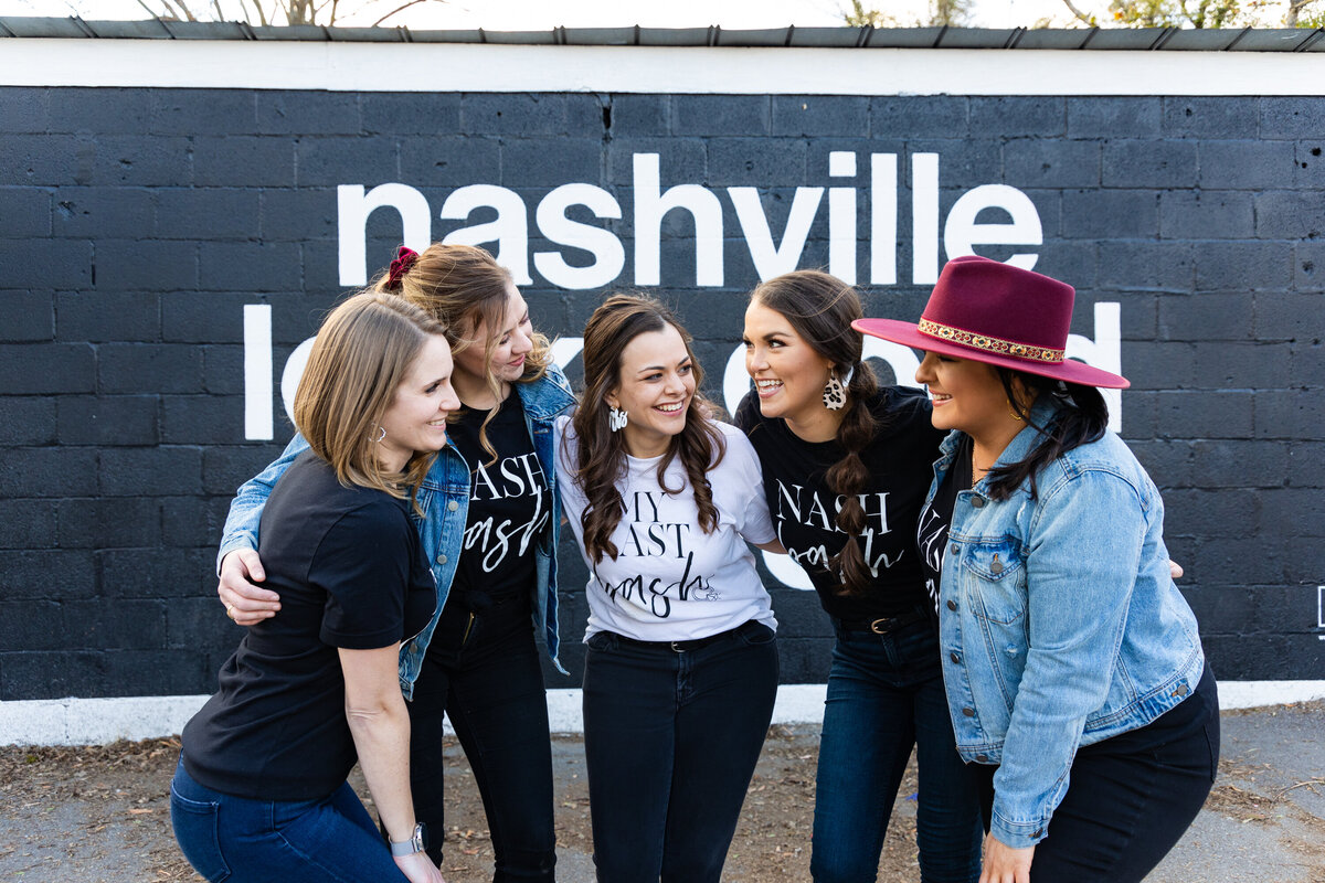 Photowalk Nashville Tour and Photoshoot; Nashville birthday activity; nashville tour; nashville photographer; nashville mural tour