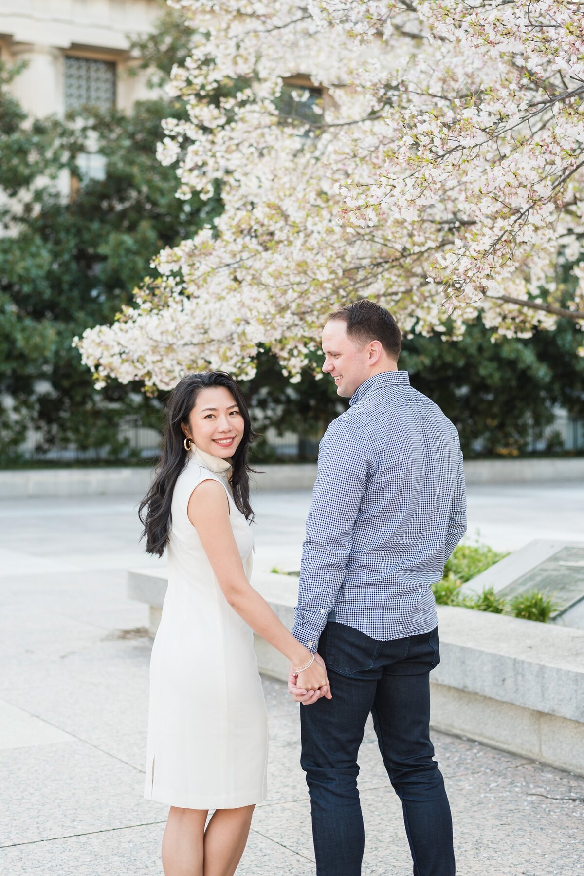 Spring-Engagement-Photos-at-War-Memorial-and-Legislative-Plaza-Nashville+2