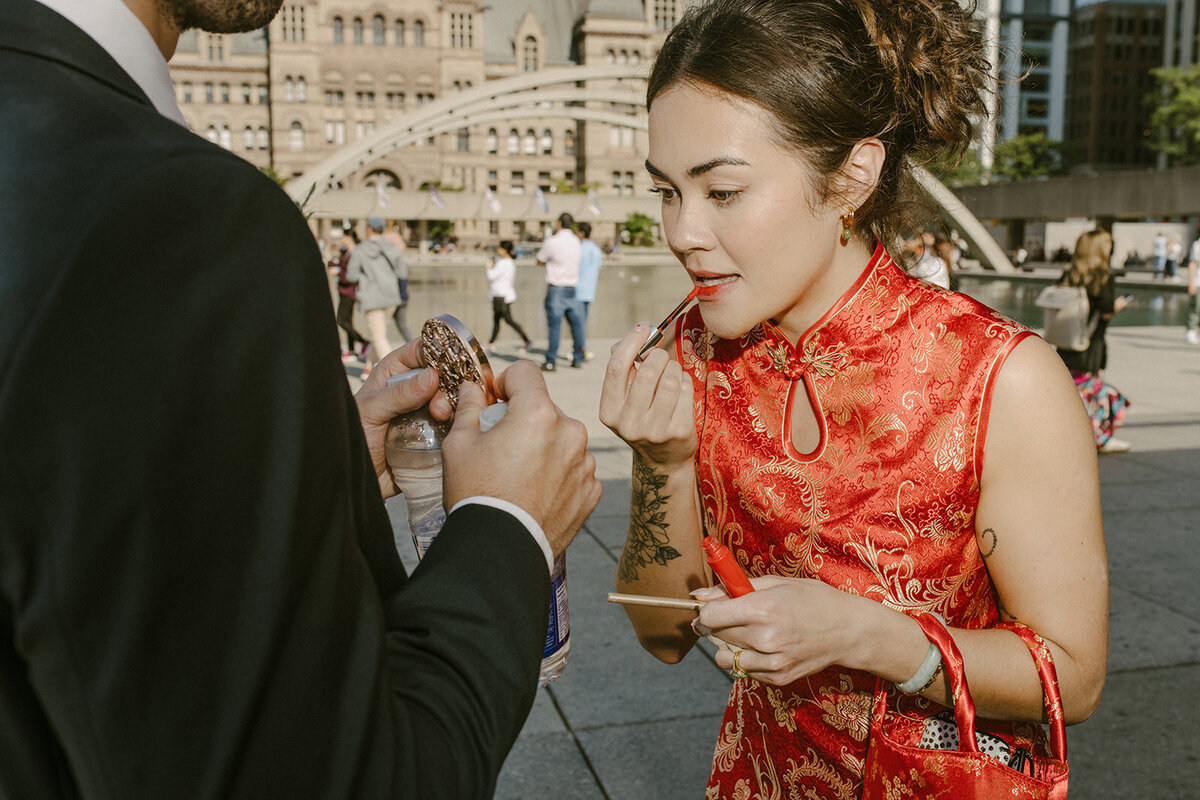 toronto-city-elopement-city-hall-ttc-subway-sugar-beach-fun-romantic-sumer-wedding-2778