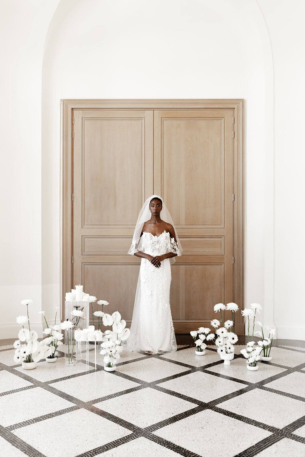 cérémonie-moderne-monochrome-blanche