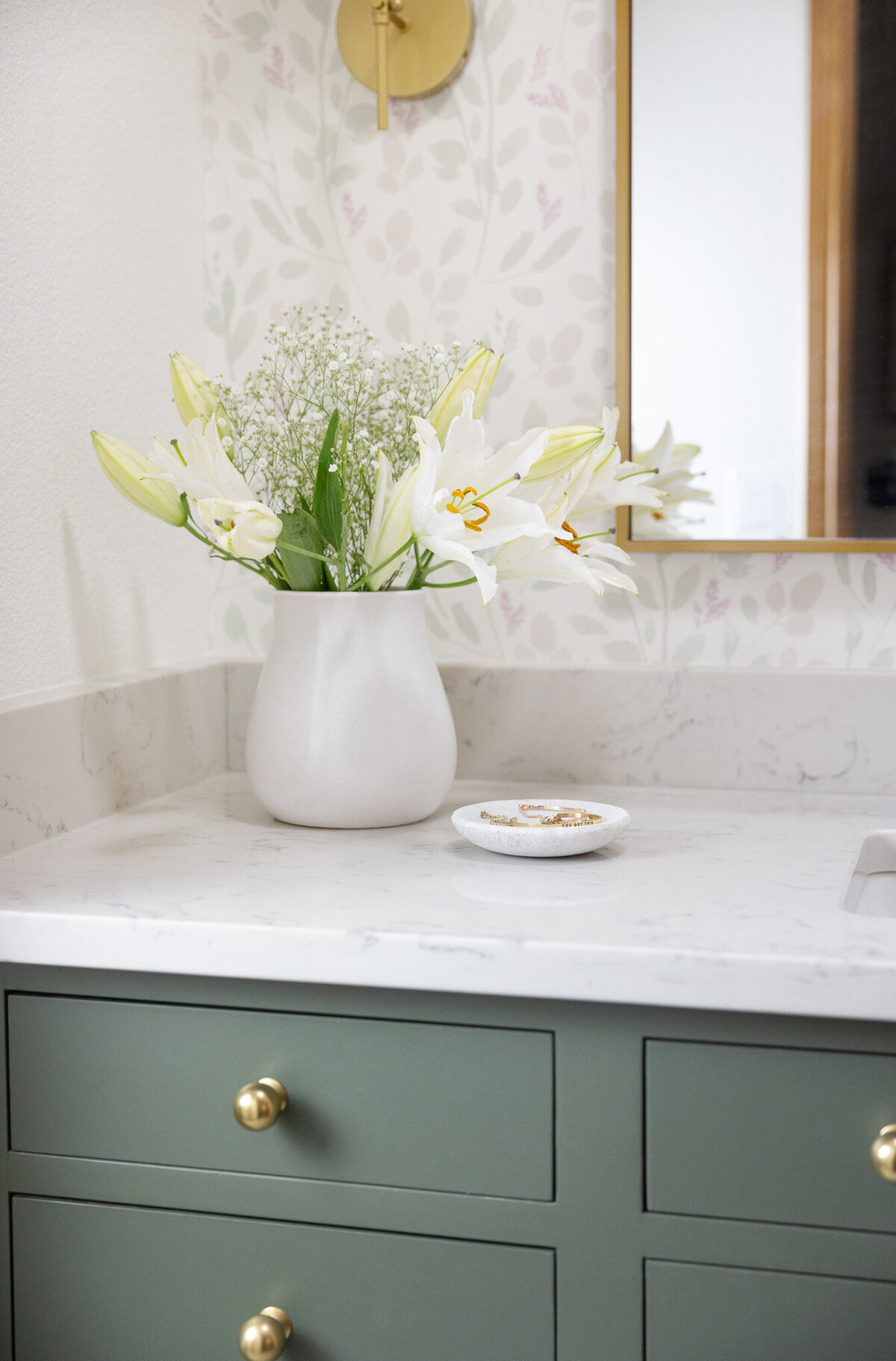 Green floral, cozy bathroom 3