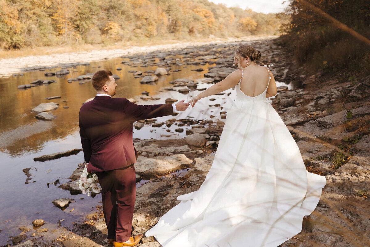 Kasey Fanton couples photographer in Evansville Indiana