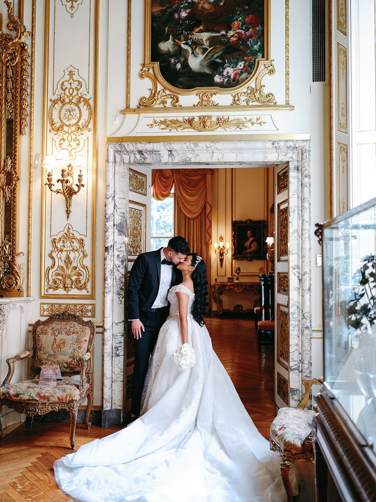 Classic wedding photography at Larz Anderson House