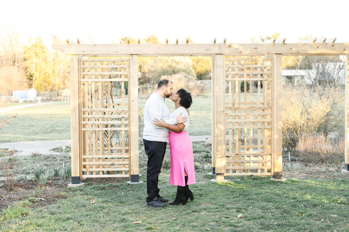 ENGAGEMENT-PHOTOGRAPHY-session-green-spring-garden-102