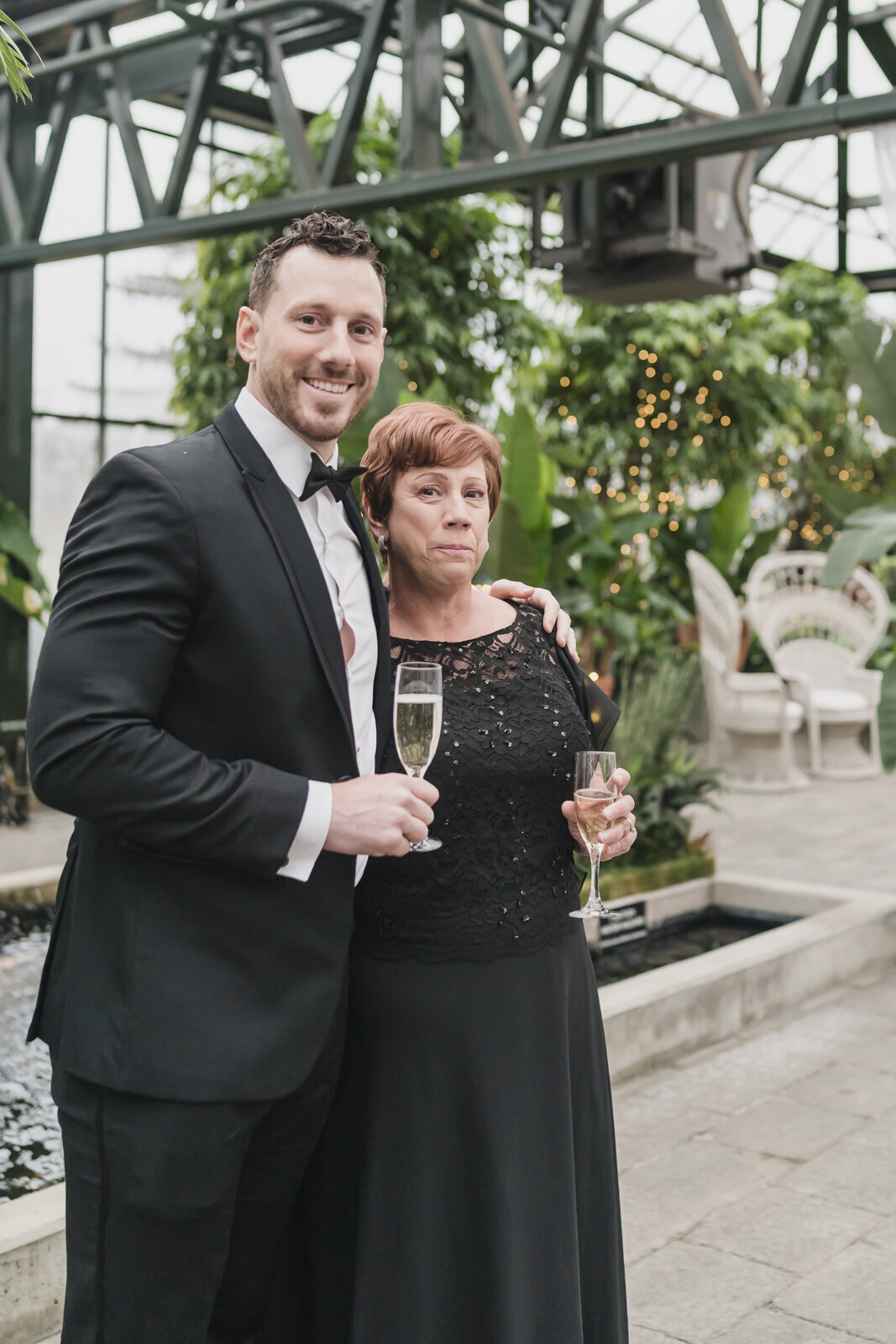 A MODERN ROMANTIC CLASSIC BLACK TIE PLANTERRA CONSERVATORY LUXURY WEDDING IN WEST BLOOMFIELD MICHIGAN BY KARI DAWSON108