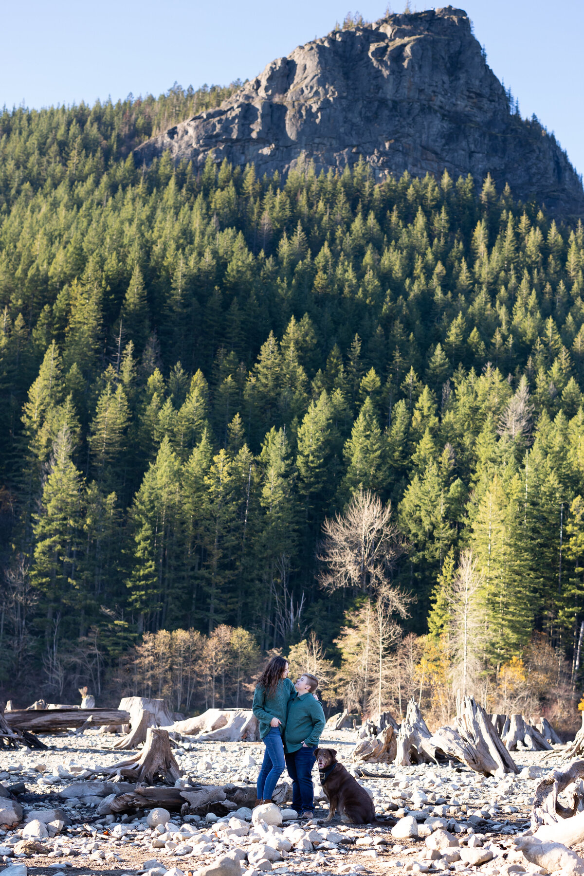 Engagement photography session at Rattlesnake lake in snoqualmie washington- 5