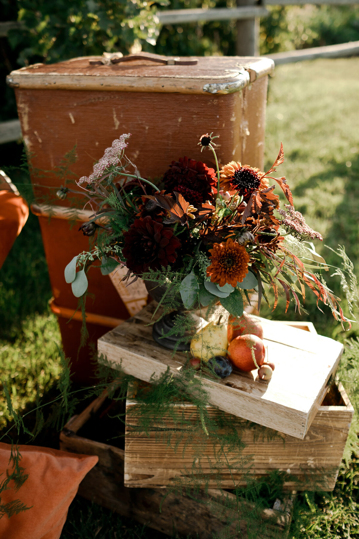 floral-and-field-design-bespoke-wedding-floral-styling-calgary-alberta-harvest-moon-9