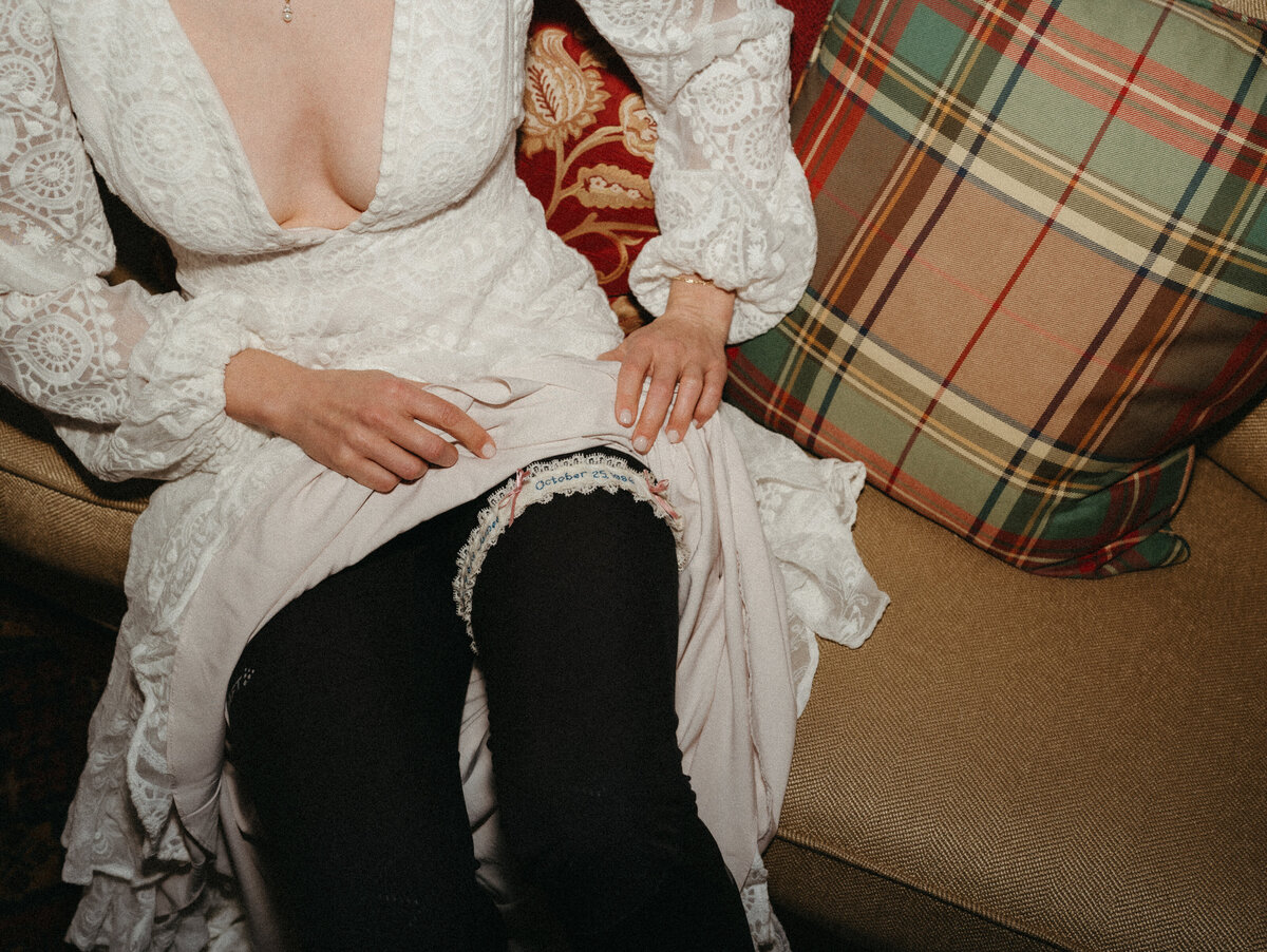 Sam-Murch-Photography-Ouray-Winter-Elopement-with-dog-29