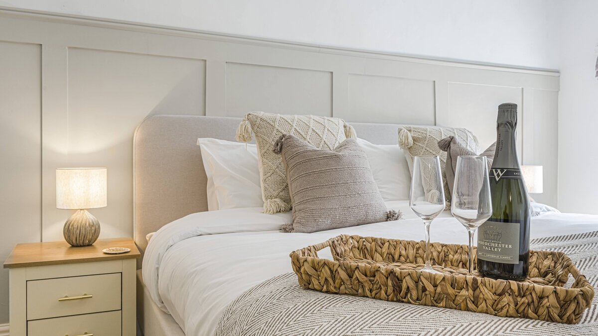 The Hideaway: Luxury 2 Bedroom Cottage