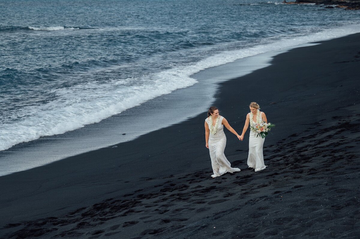 kiholo-black-sand-beach-elopement_0103