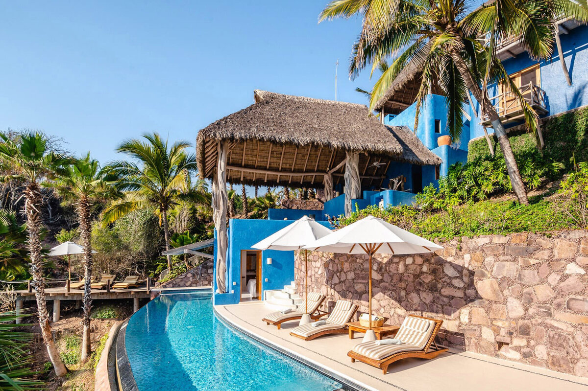02-1-Careyes-Mexico-Properties-Villas-Nido-de-Amor-Pool-9094