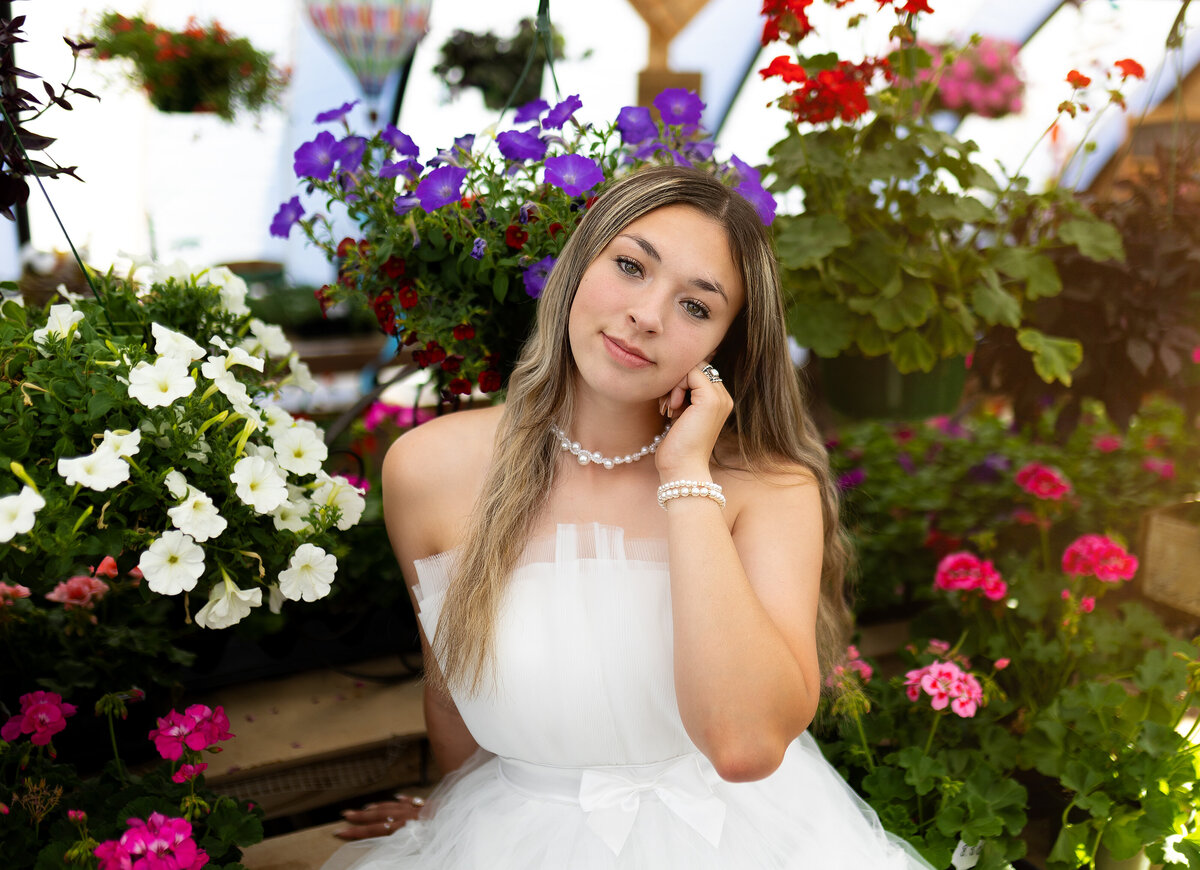 girl in greenhouse for her senior pictures Amarillo tx