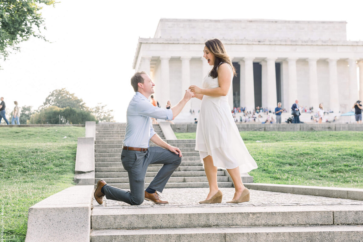 surprise-proposal-lincoln-monument-national-mall-photography-washington-DC-modern-light-and-airy-classic-timeless-romantic-maryland-2