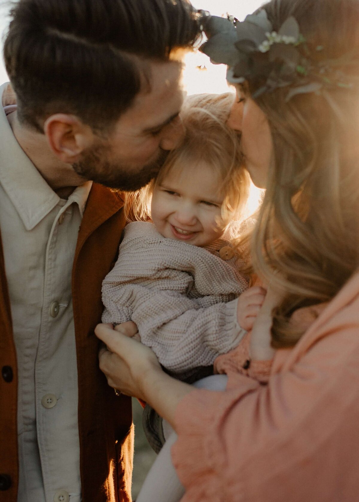 sussex- family-photographer-kissing-002