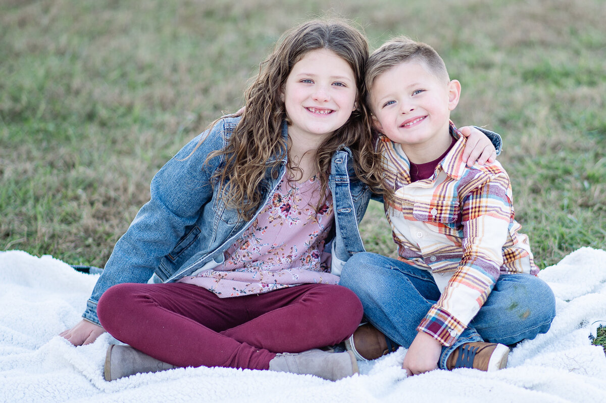 Family portraits of two young kids photo by Michelle Lynn Photography located near Louisville, Kentucky
