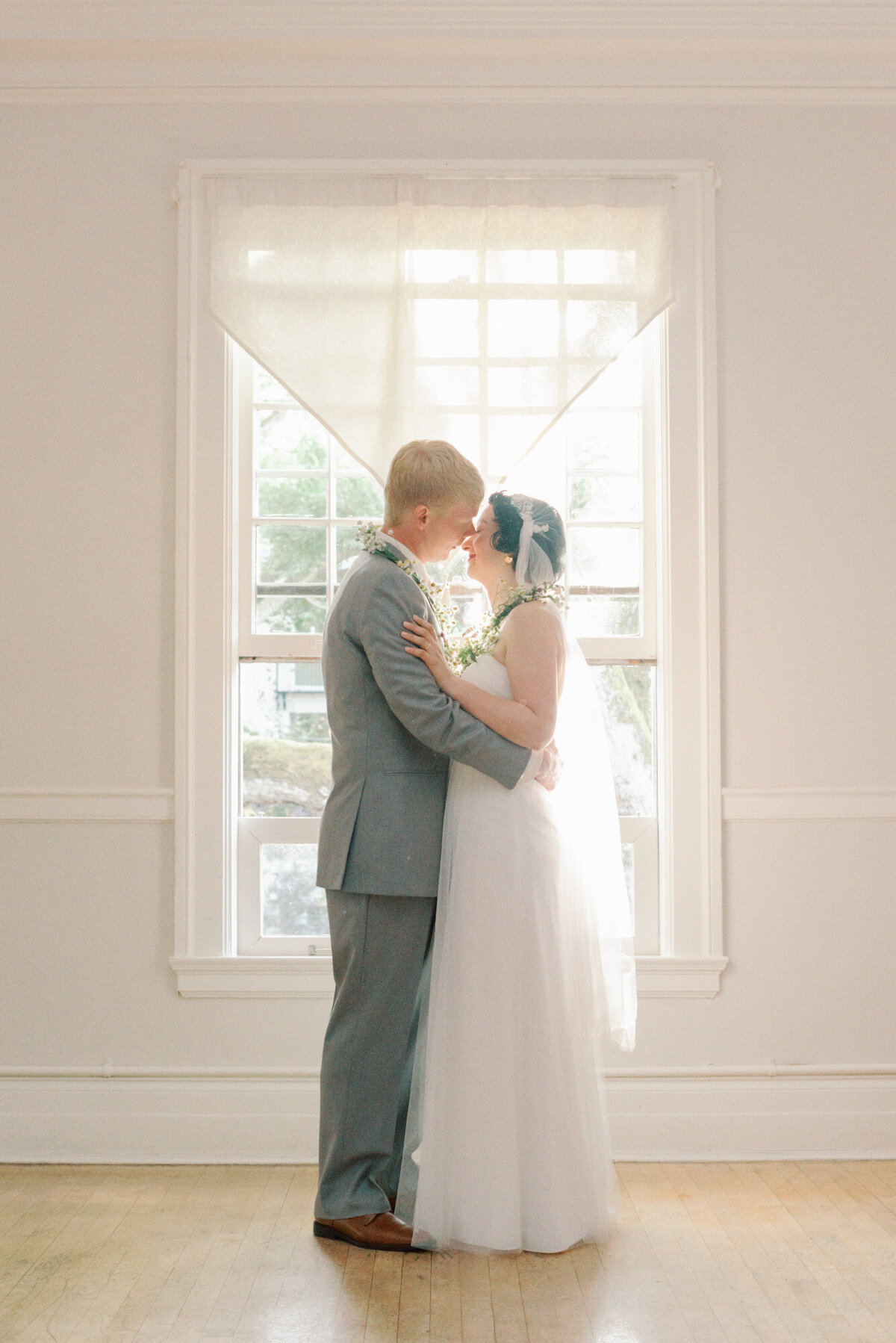 Seattle-wedding-photographer-rainier-chapter-house-88