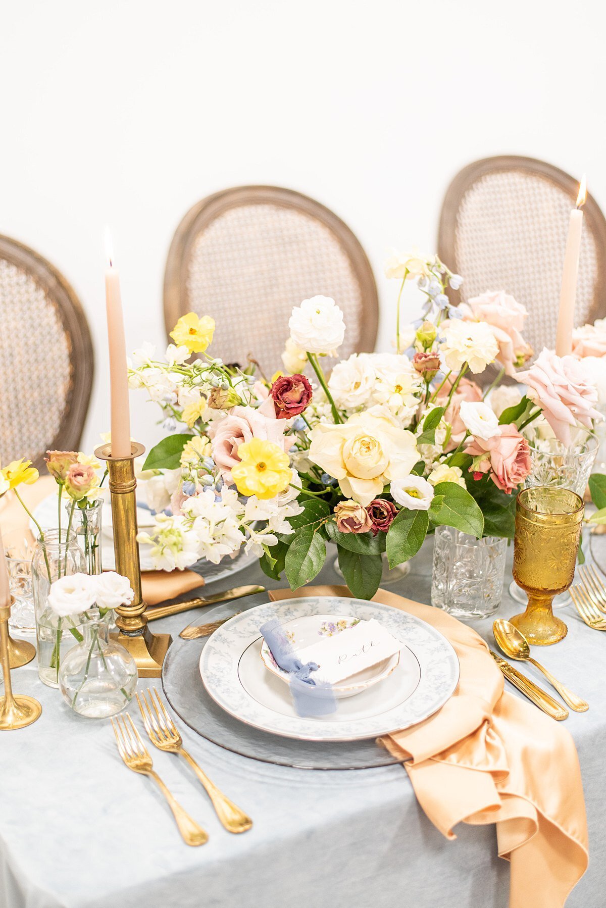 wedding-reception-tablescape-yellow-blue-pink-fairytale