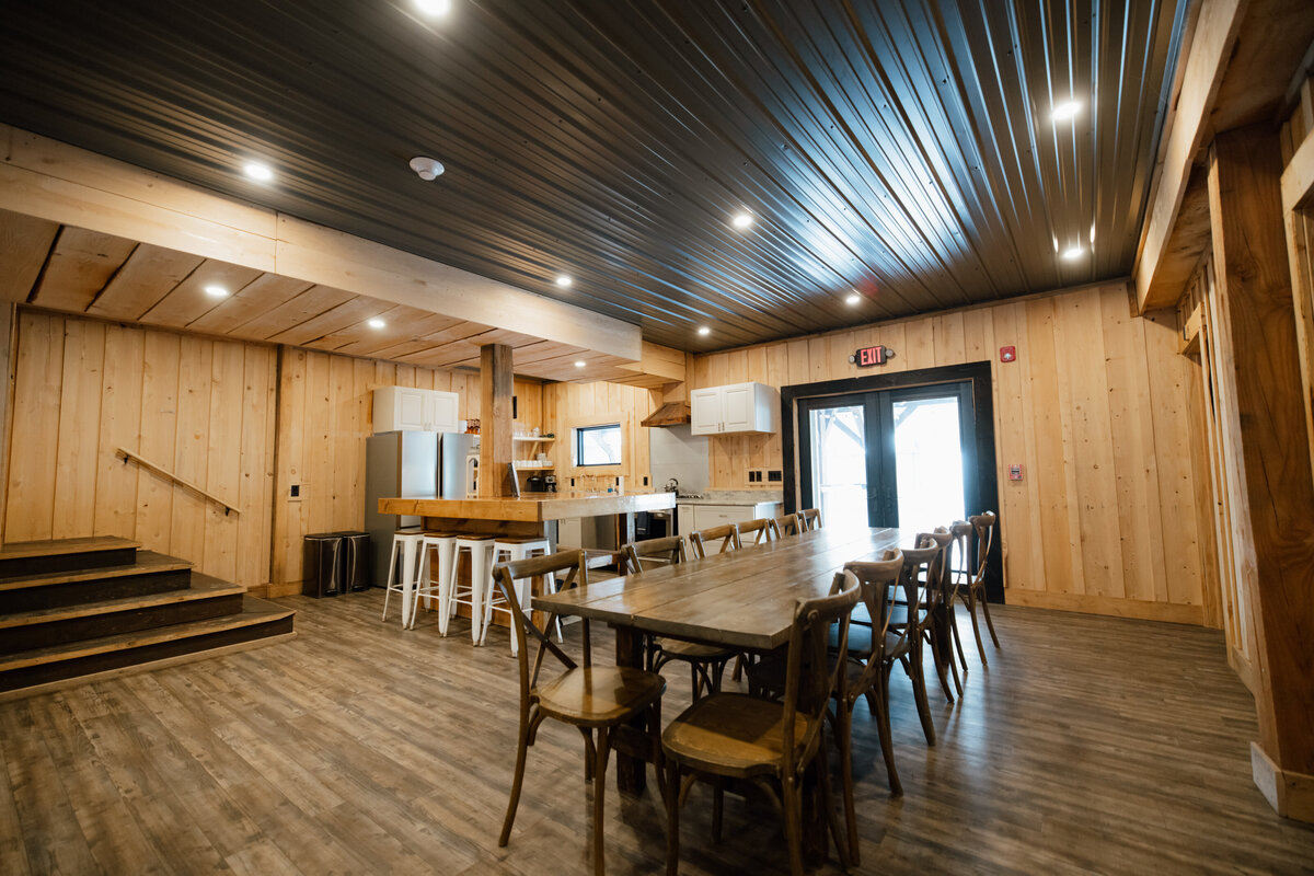 Bear-Ridge-Destination-barndo-suites-rosie-photo-video-85