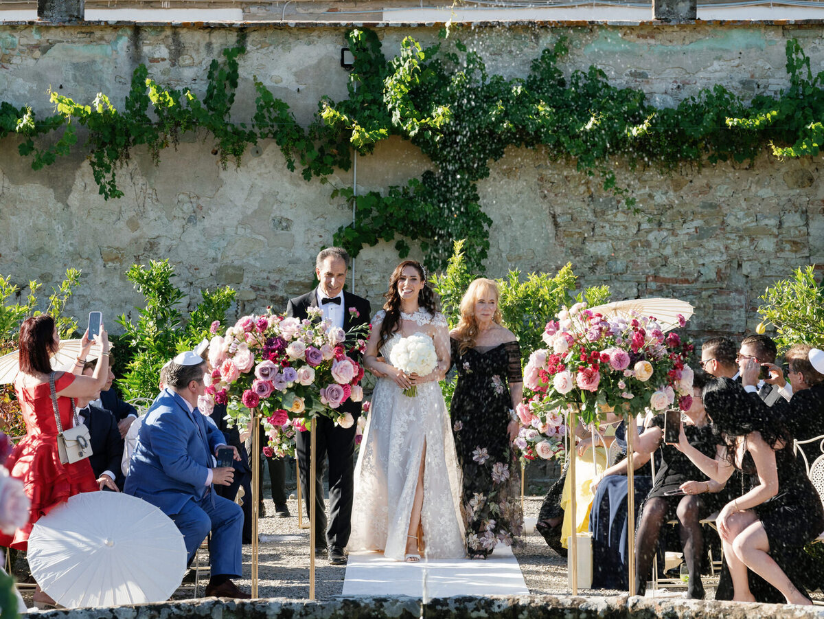 069-Bride-Walking-Down-Aisle-at-Villa-Corsini