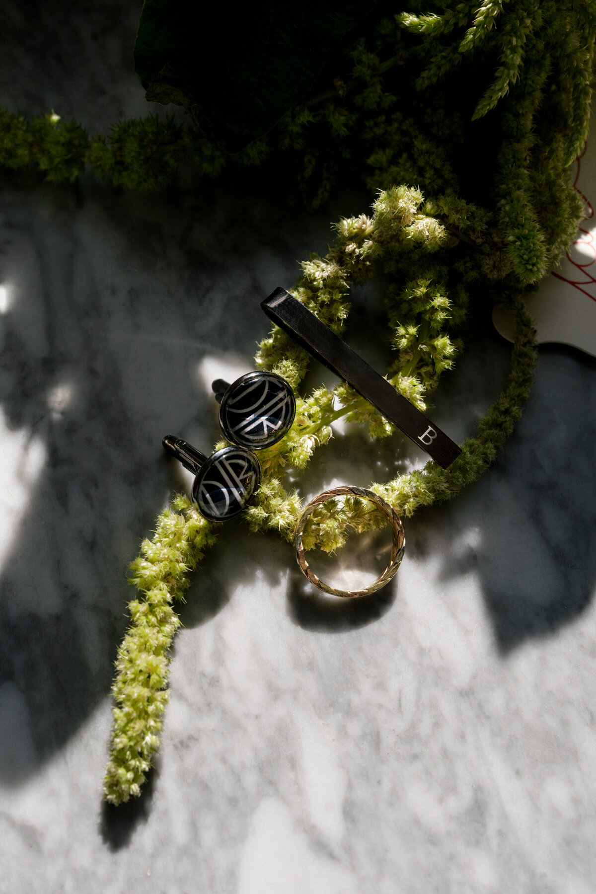 Berlez-Aspen-Avenue-Chicago-Wedding-Photographer- Clementine-Events-Thistle-&-Plume-Shannon-O’Brien-Makeup-Daniela-Kosta-Beauty-Sarabande-The-Robey-Vogue-Magazine-Editorial-Edgy-15