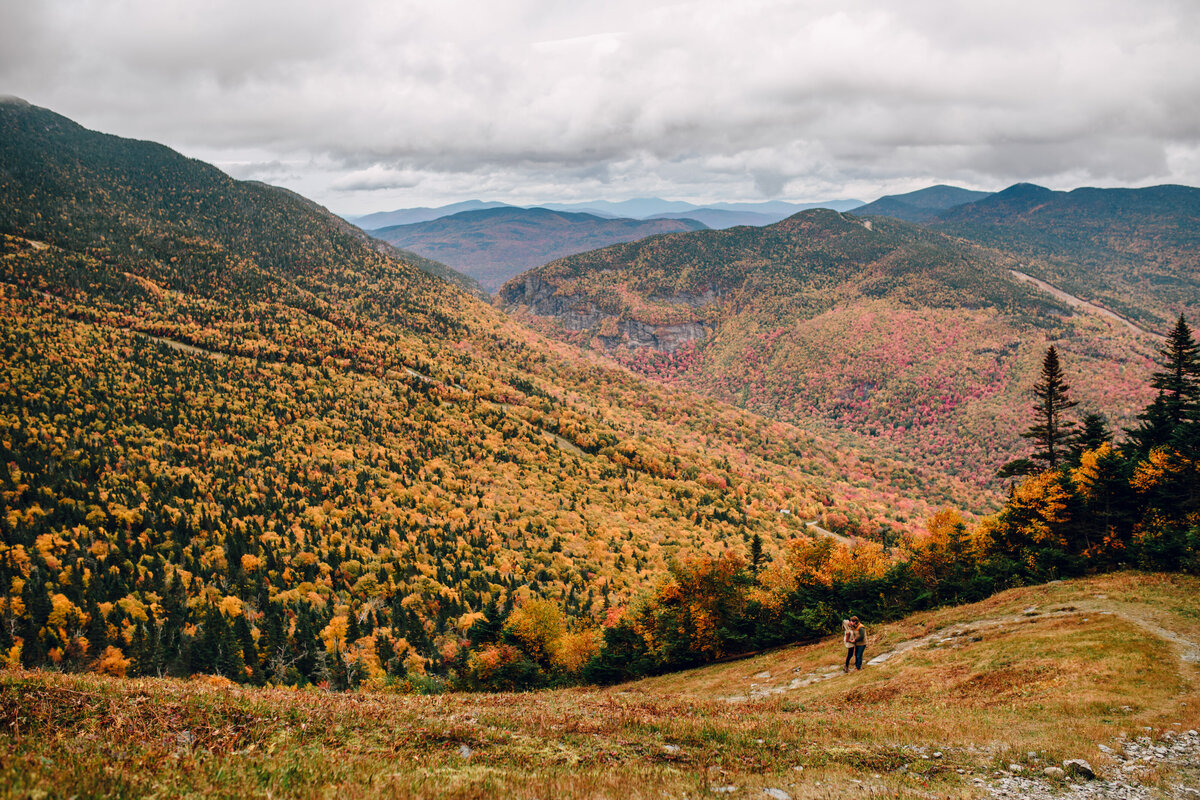 vermont-foliage-engagement-mountainside
