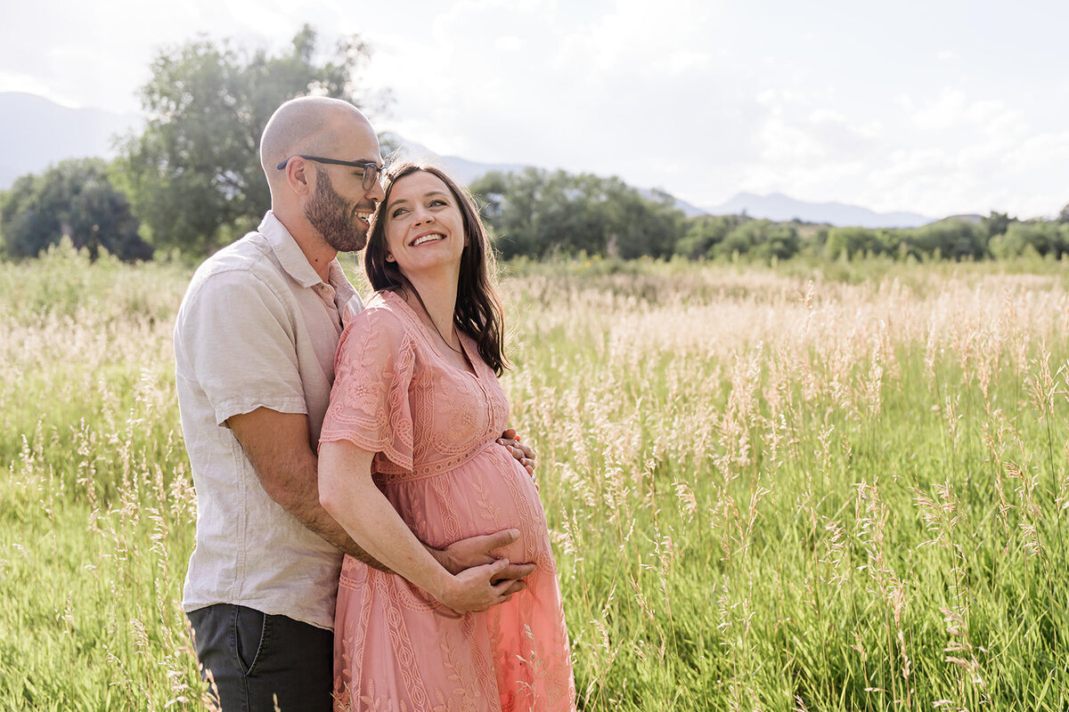 maternity-photoshoot-colorado-springs-outdoors