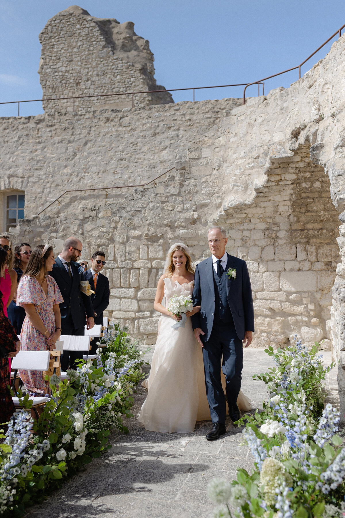 Bride walking down the aisle outdoor wedding ceremony Château de Lacoste