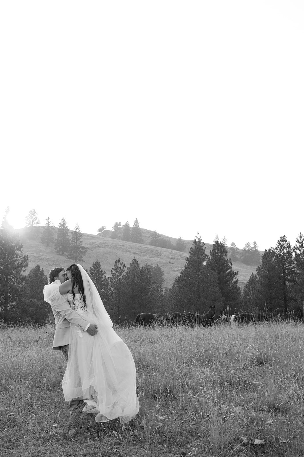 presley-gray-photo-wild-horse-montana-elopement-0321