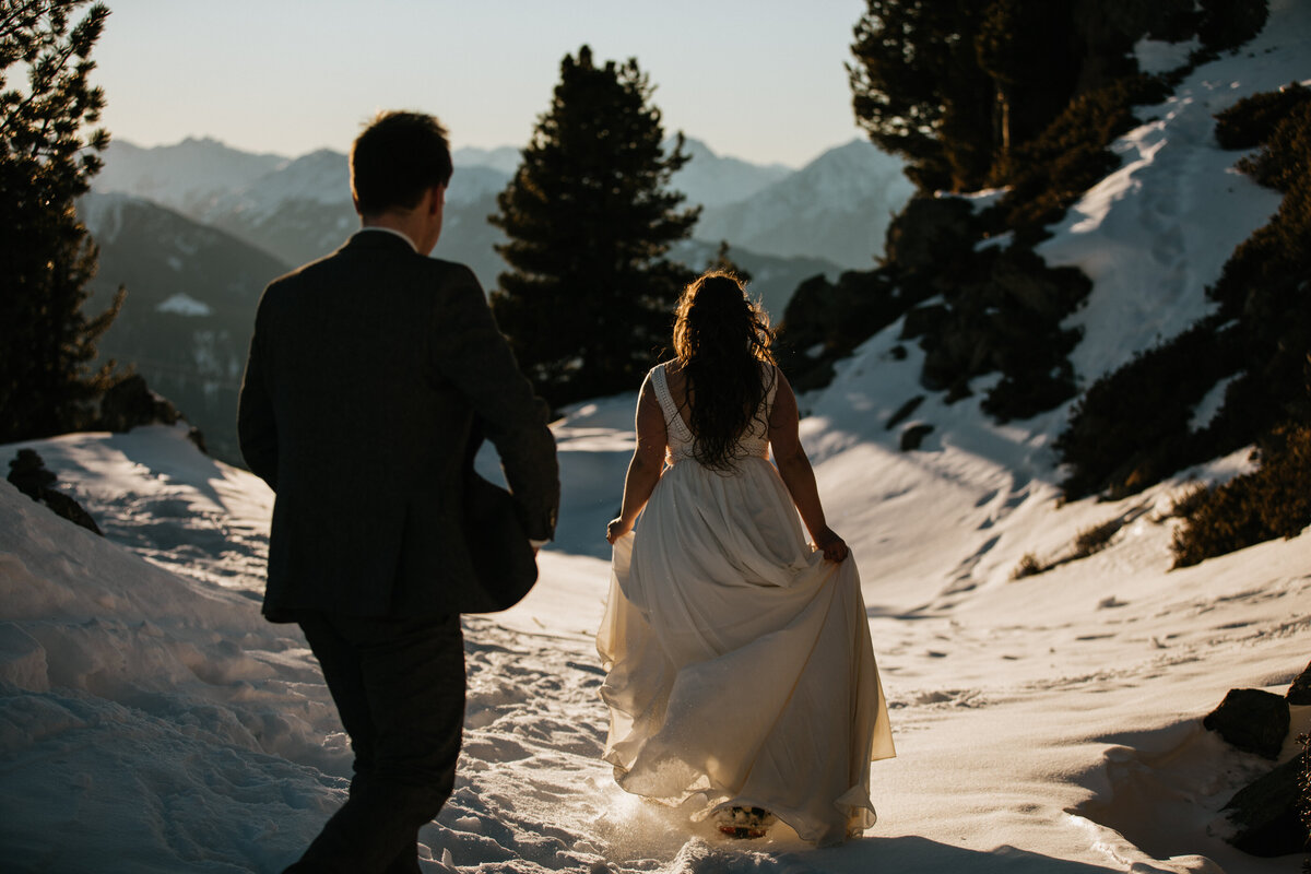 Couple eloping in Innsbruck while snowshoeing