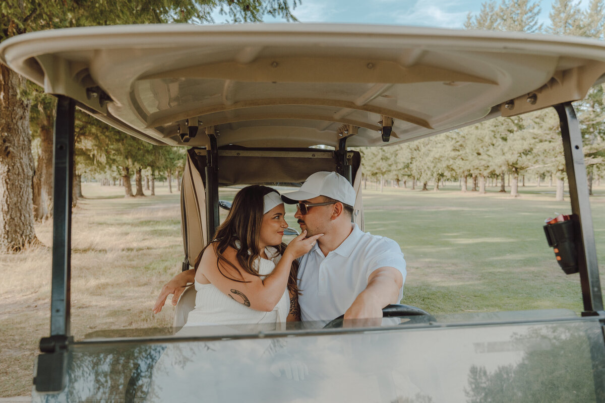 Mount-Si-Golf-Course-Couples-Photos-38