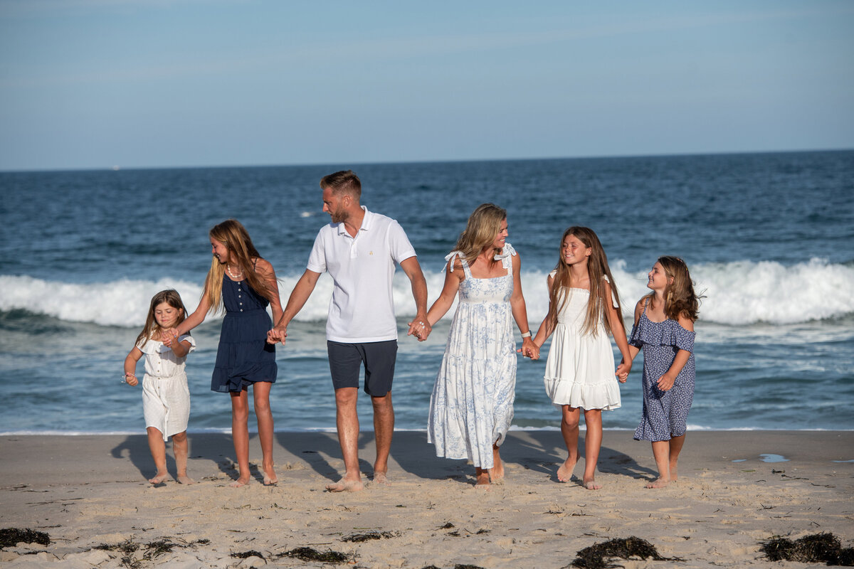 family_of_4_on_beach