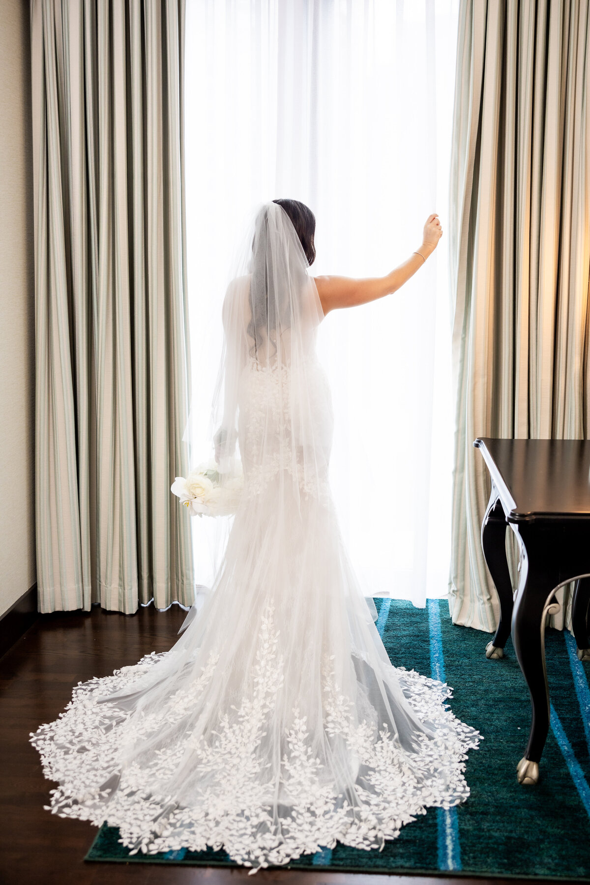 239_gettingready_Bob&DawnDavisPhotography