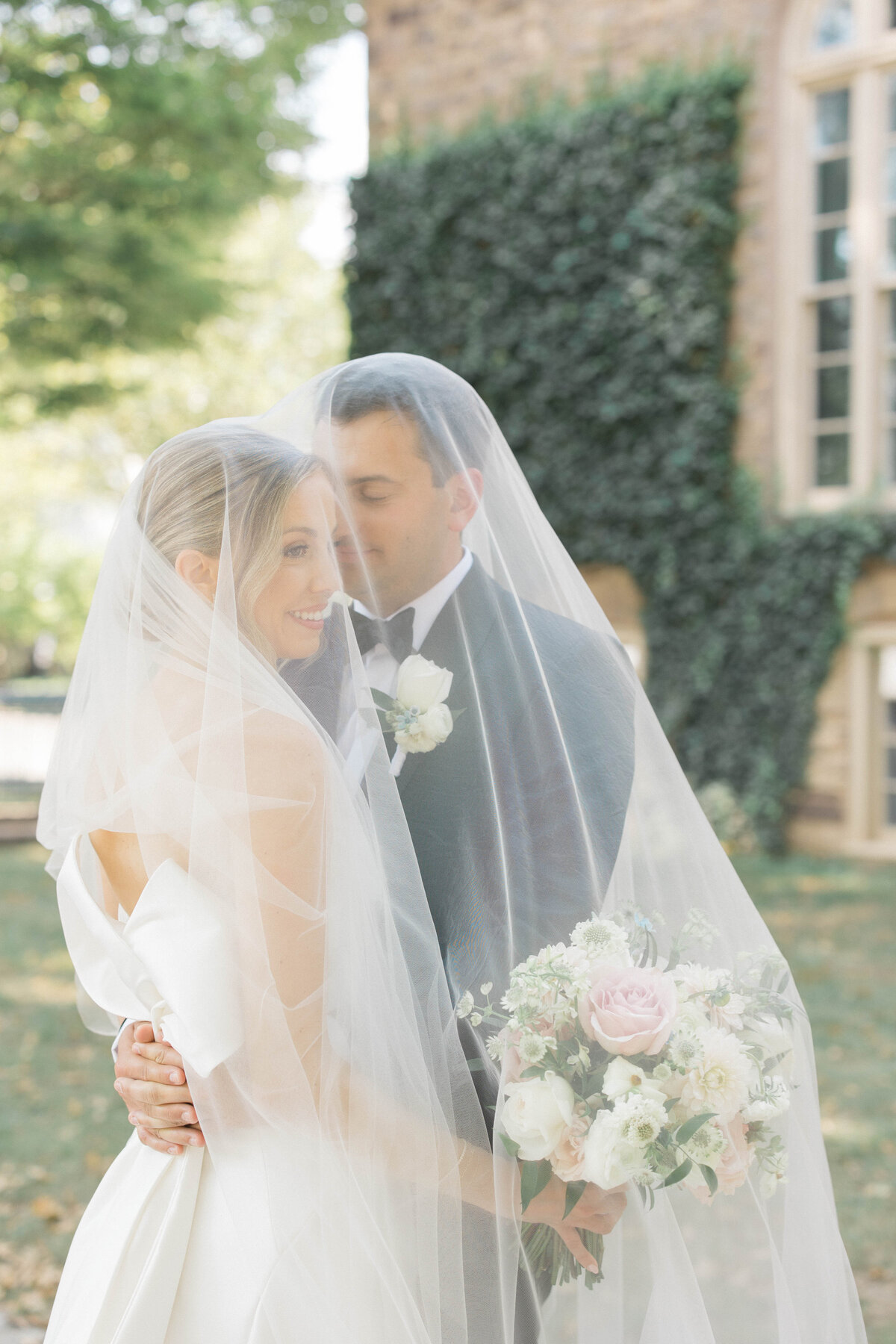 Molly Sue Photography New Jersey + East Coast Wedding Photographer Romantic Imagery Engagement Lifestyle Heirloom Wedding Albums49607