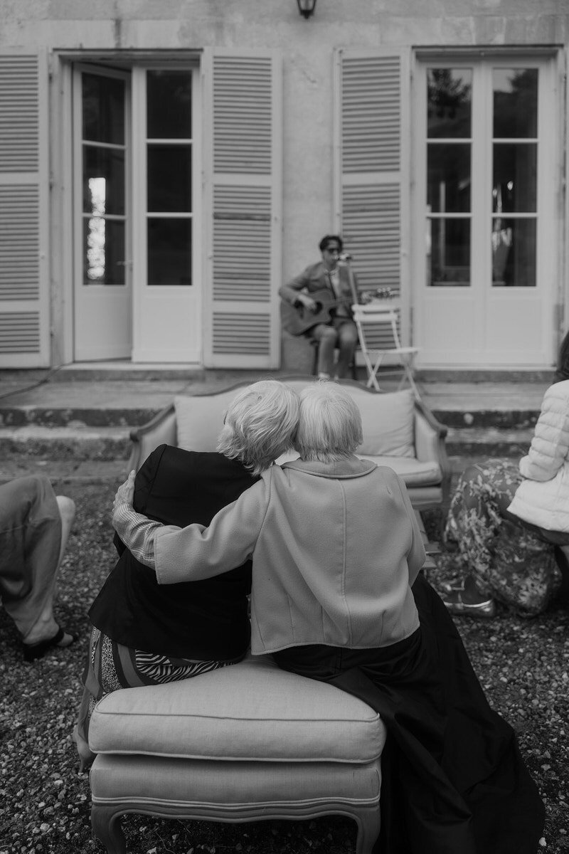 wedding-guests-elderly-laurianevega