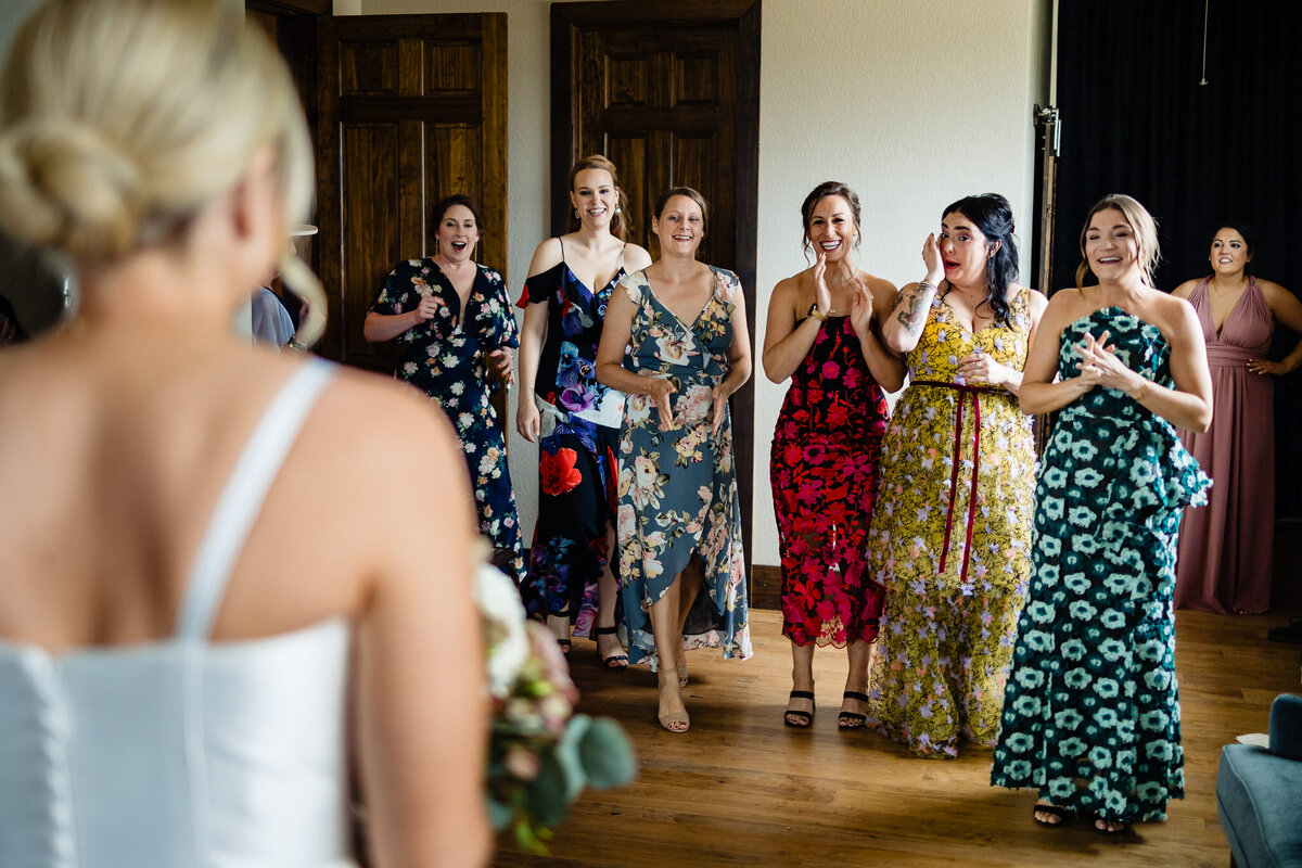 spring-wedding-at-austin-venue-villa-at-the-vineyard-6