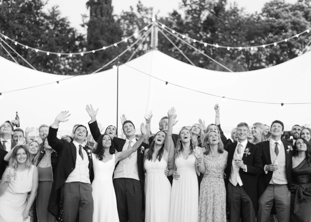 chloe-winstanley-weddings-sperry-tent-group-photo