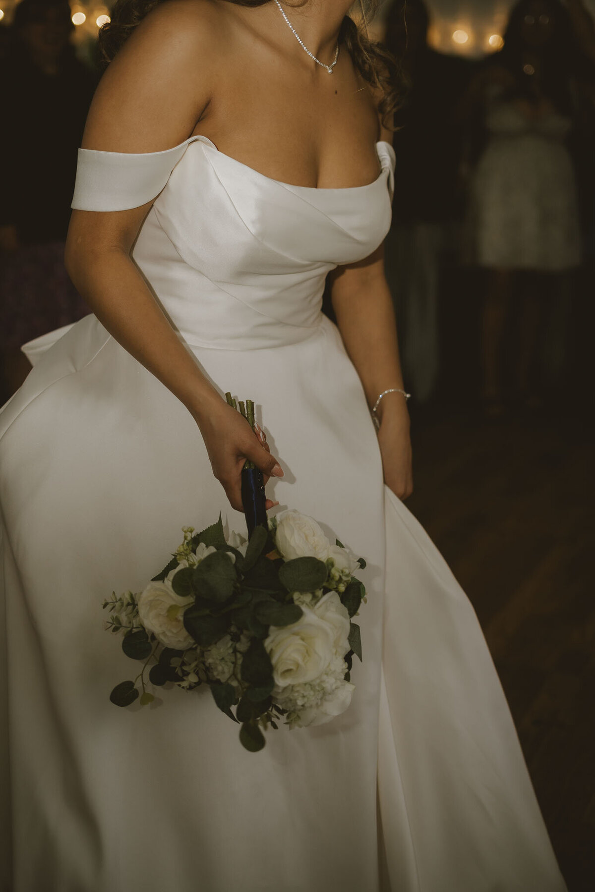 Classic Neutral Michigan Wedding Photographer-17