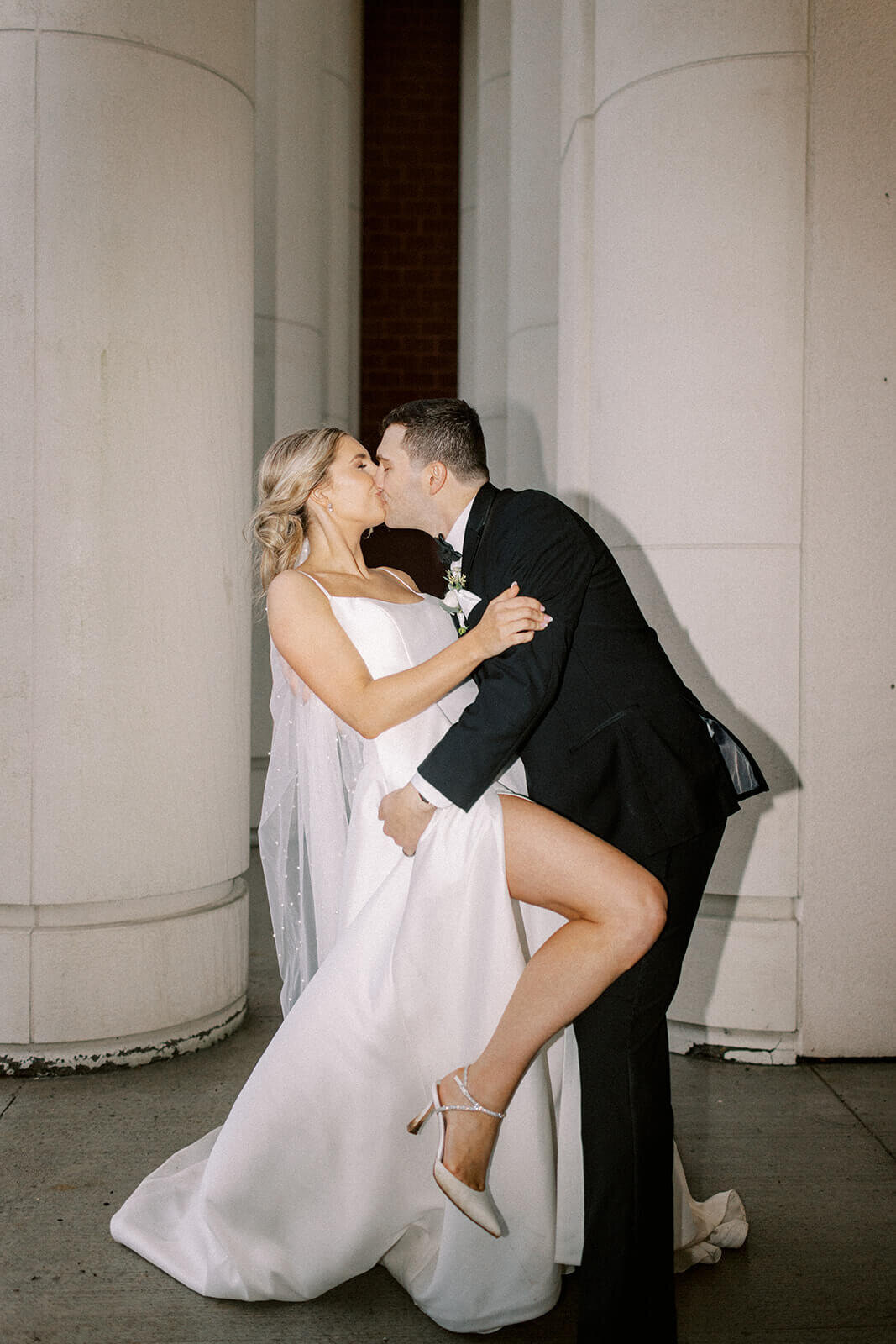 wedding-day-bride-and-groom-kiss-portrait-Alyssa-Marie-Photography