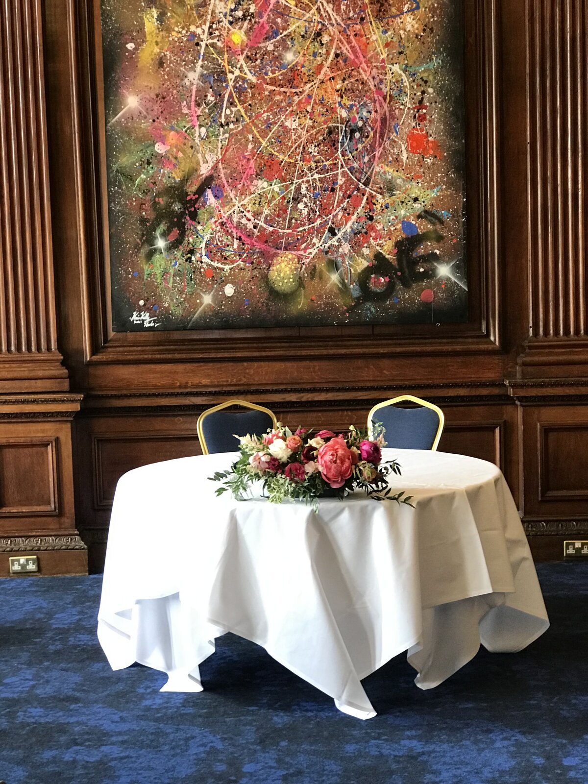 modern floral table decor