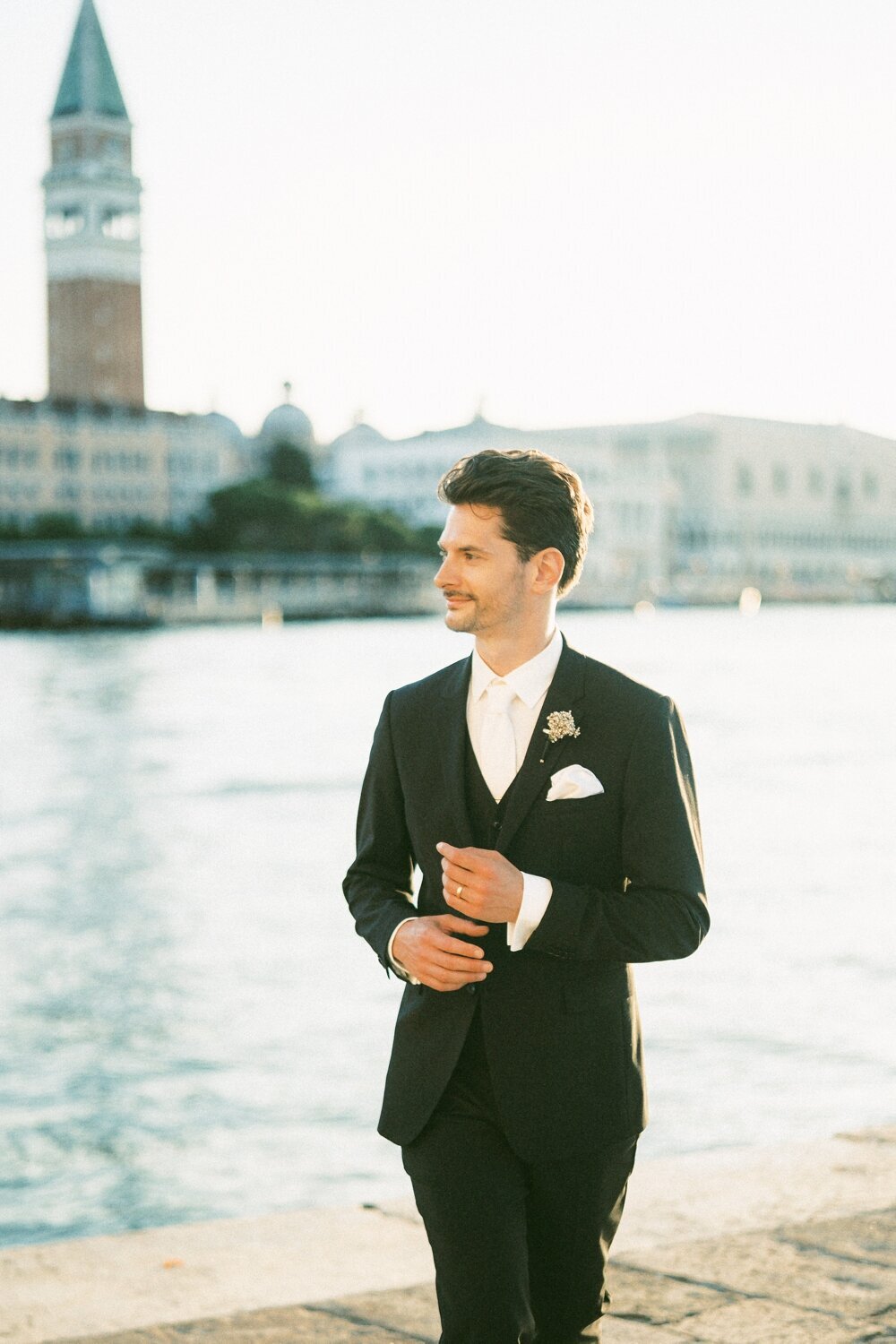 venice-elopement-photographer-editorial-film-35mm-wedding-fashion_0134