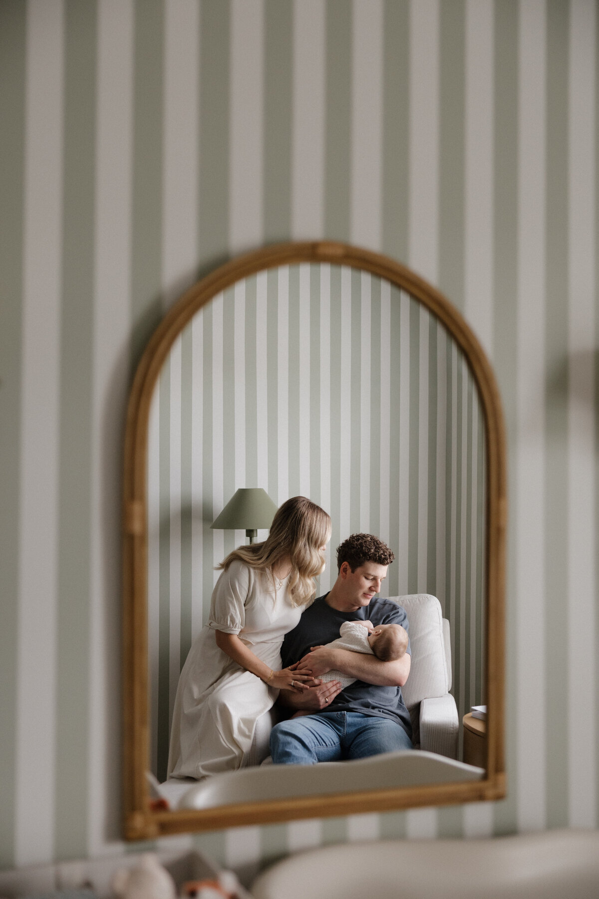 Indianapolis family photographer lifestyle newborn portrait photo