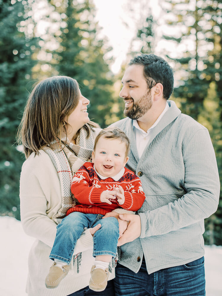 Colorado-Family-Photography-Vail-Mountaintop-Winter-Snowy-Christmas-Photoshoot5